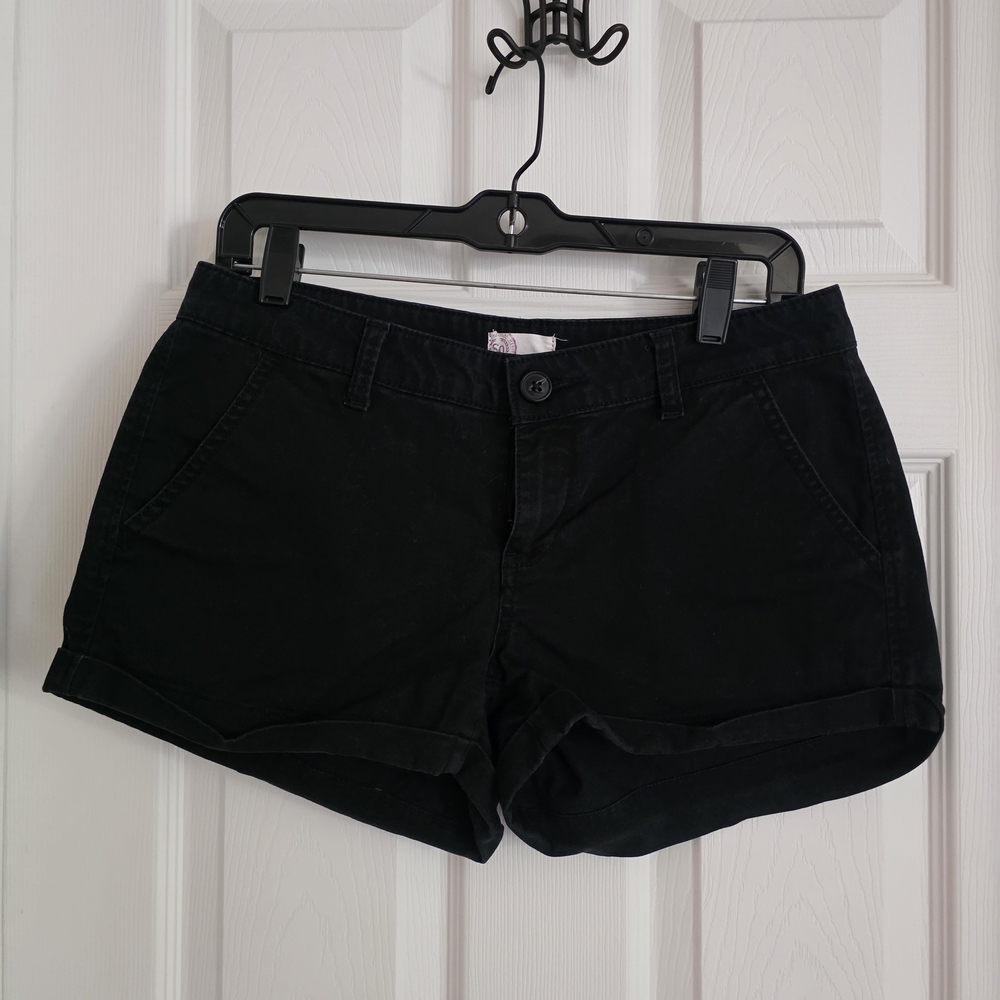 SO Women's Black Shorts Size 7